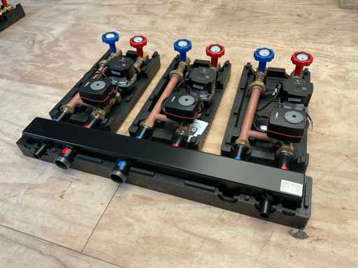 Grundfos UMP3 AUTO 25-70 180 CV Umlaufpumpen mit Verteiler (3x)