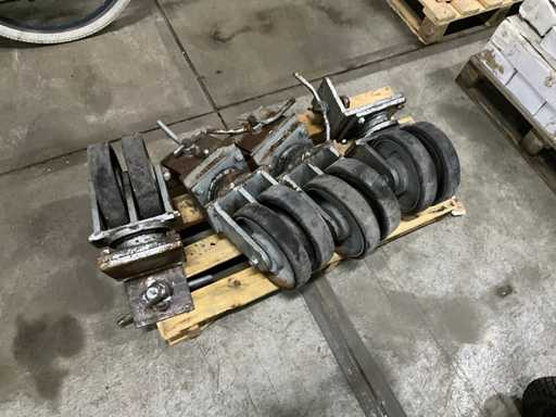 Shipping container wheel set