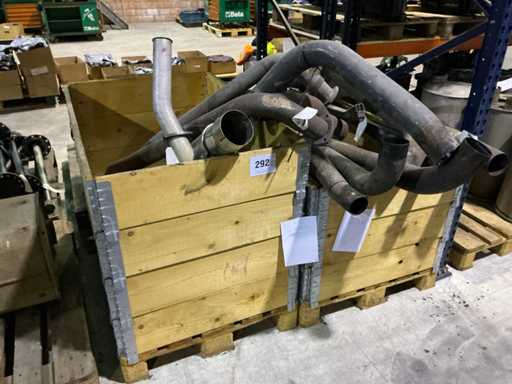 Man Diverse uitlaatpijpen/steunen/buizen en motorsteunen