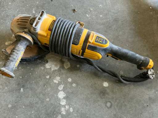 Dewalt DWE4579-QS Angle Grinder