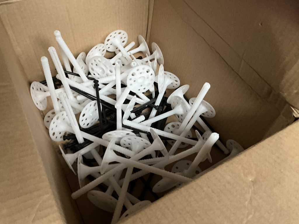 18 boxes of plastic anchors STARFIX AMEX and miscellaneous