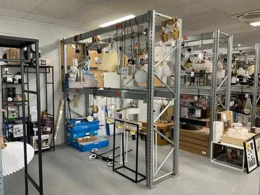 Un lot de iluminat asortat