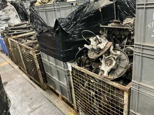 Batch of Mercedes-Benz auto parts