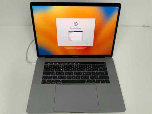 Apple A1990 15-calowy MacBook Pro MR942N/A Laptop