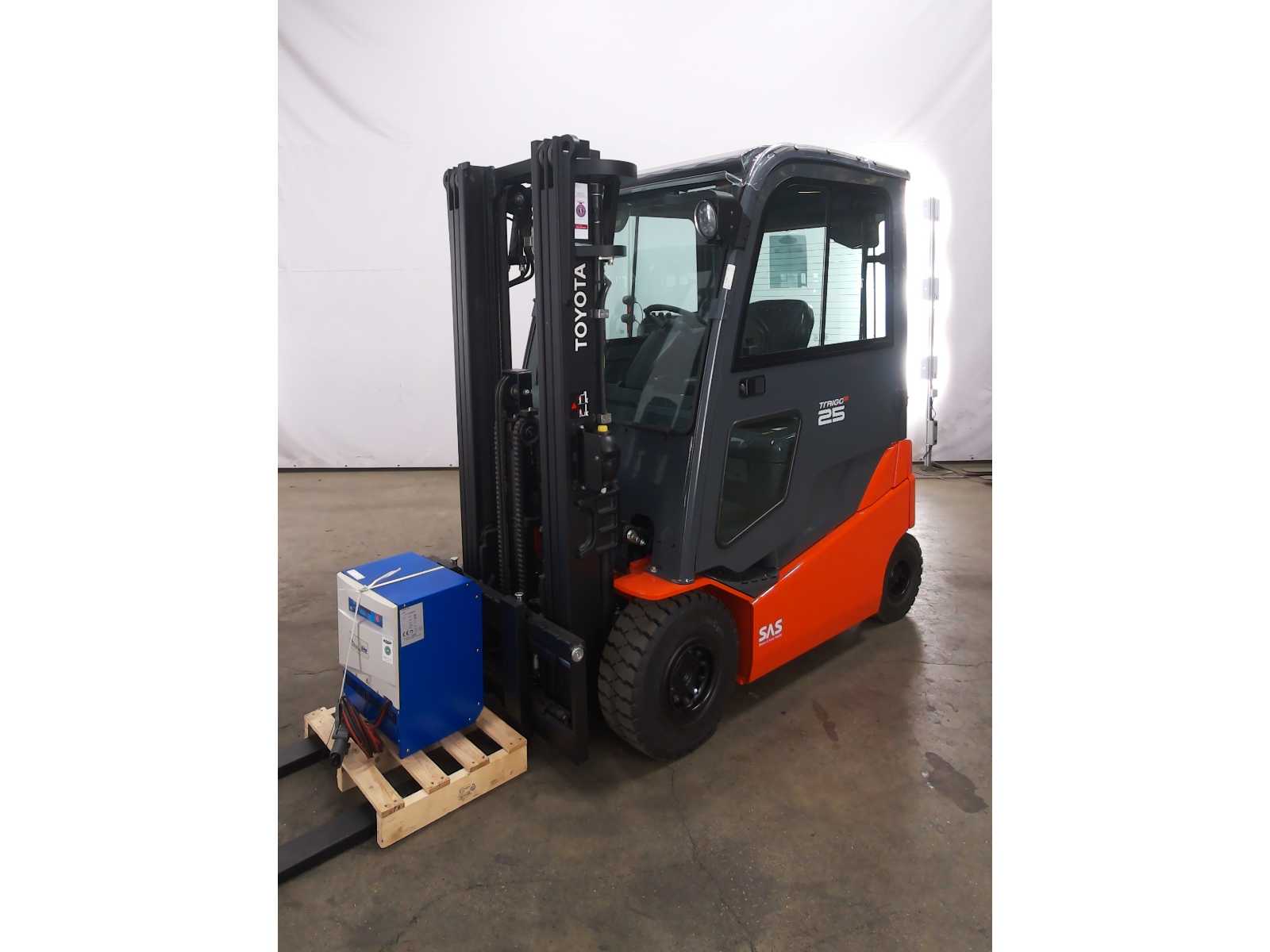 TOYOTA 8FBMKT25 Forklift