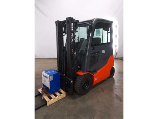 TOYOTA 8FBMKT25 Forklift