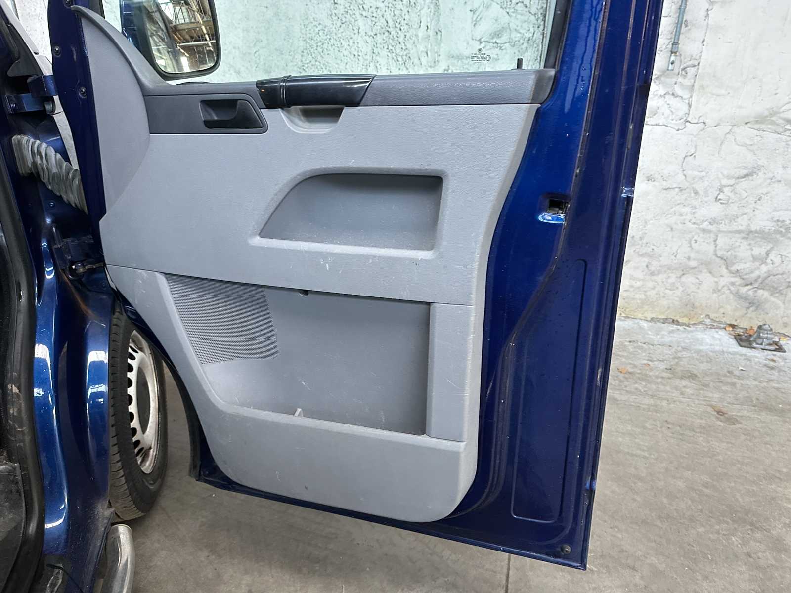 Volkswagen Transporter 2.5 TDI 340 L2H1 -Lang- 131PK 2007, 81-VGK-3