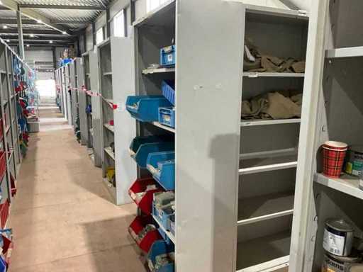 Metalen kasten met werkkleding (4x)