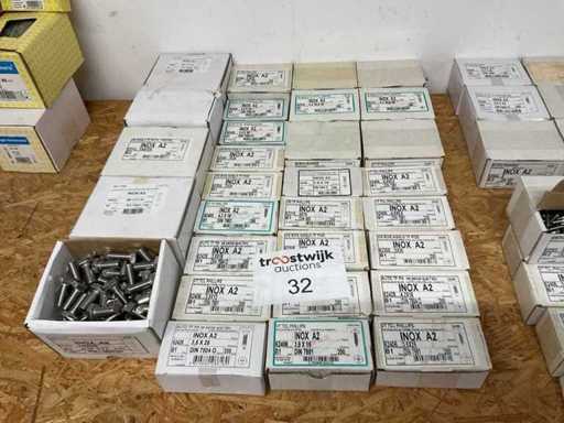 32 dozen inox hout schroeven en bouten