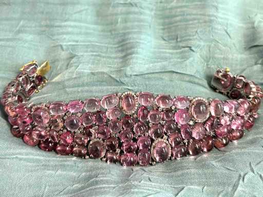 Bijzondere armband met natuurlijke edelstenen en diamant