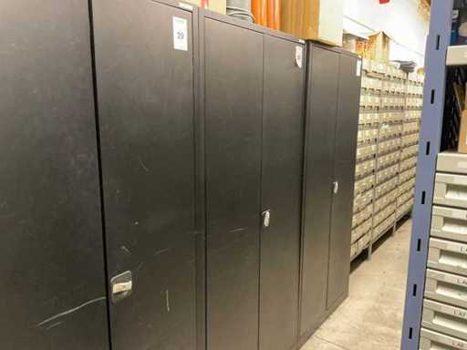 Kast met Elektromateriaal