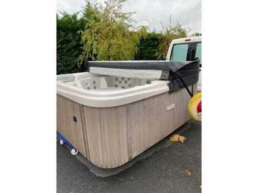 Jacuzzi À VOIR