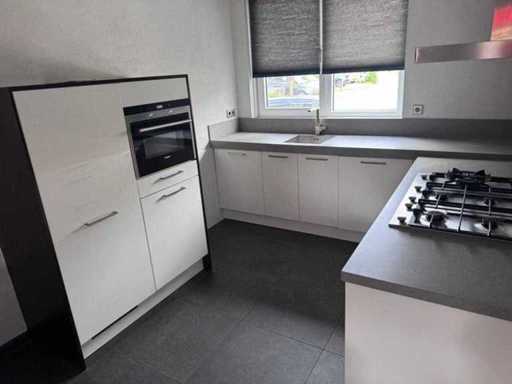 Keuken met apparatuur