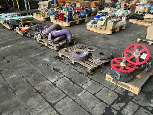 Batch of various parts