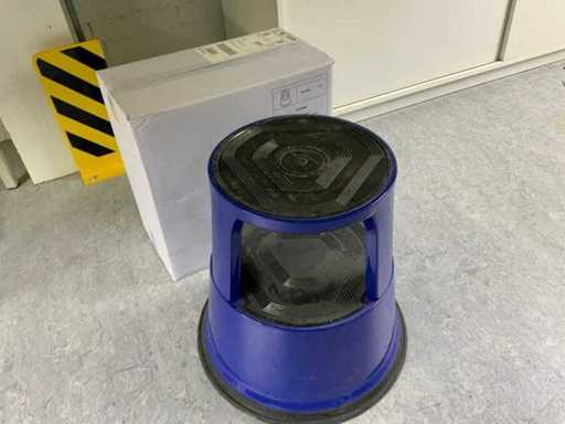 Manutan 150KG Mobile step aid (2x)