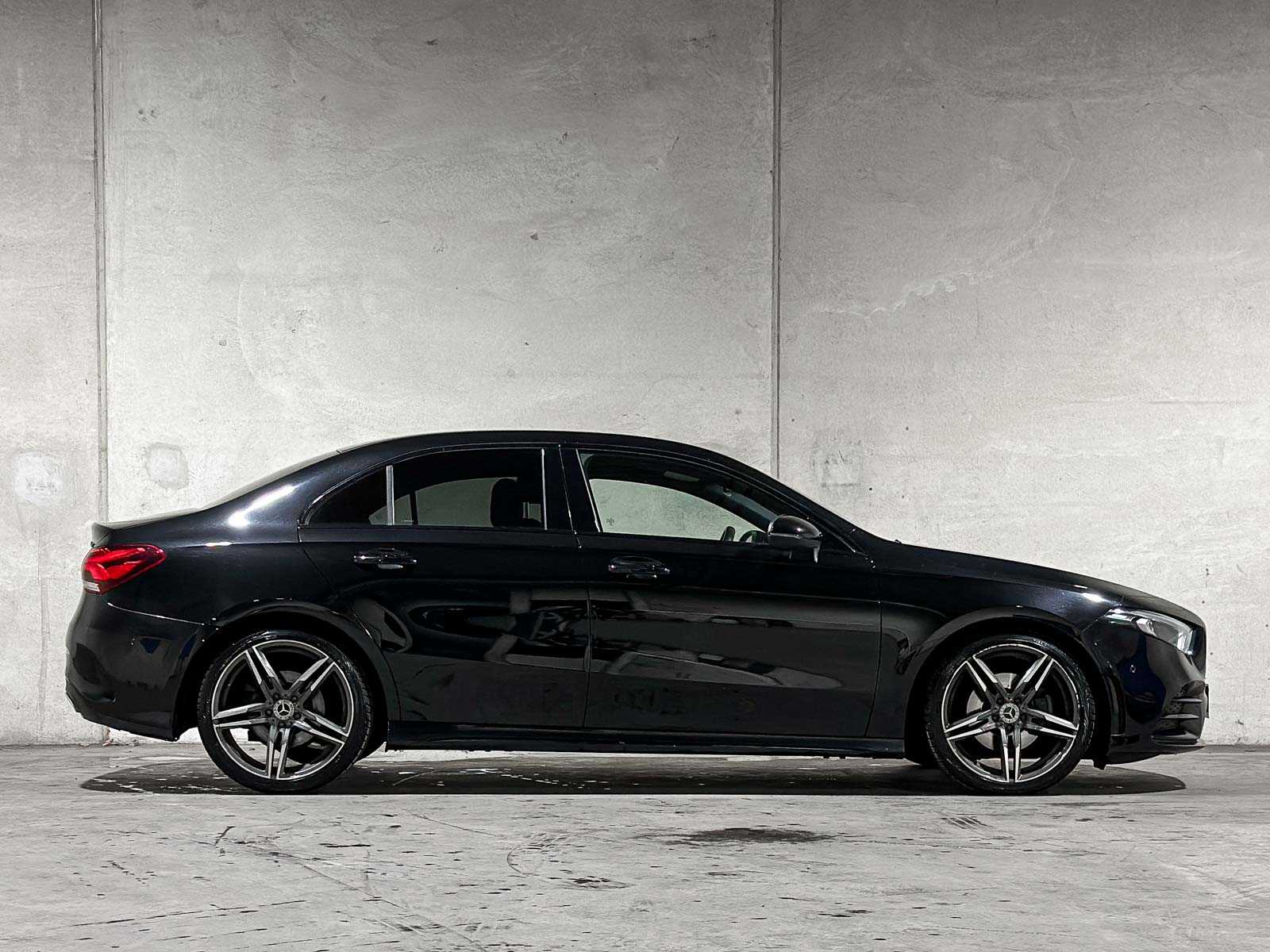 Mercedes-Benz A200 Business Solution AMG A-klasse 163pk 2020 (Origineel-NL), J-049-DZ