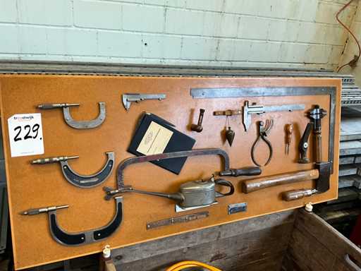 Instrumente de portret ale vechilor mae?tri