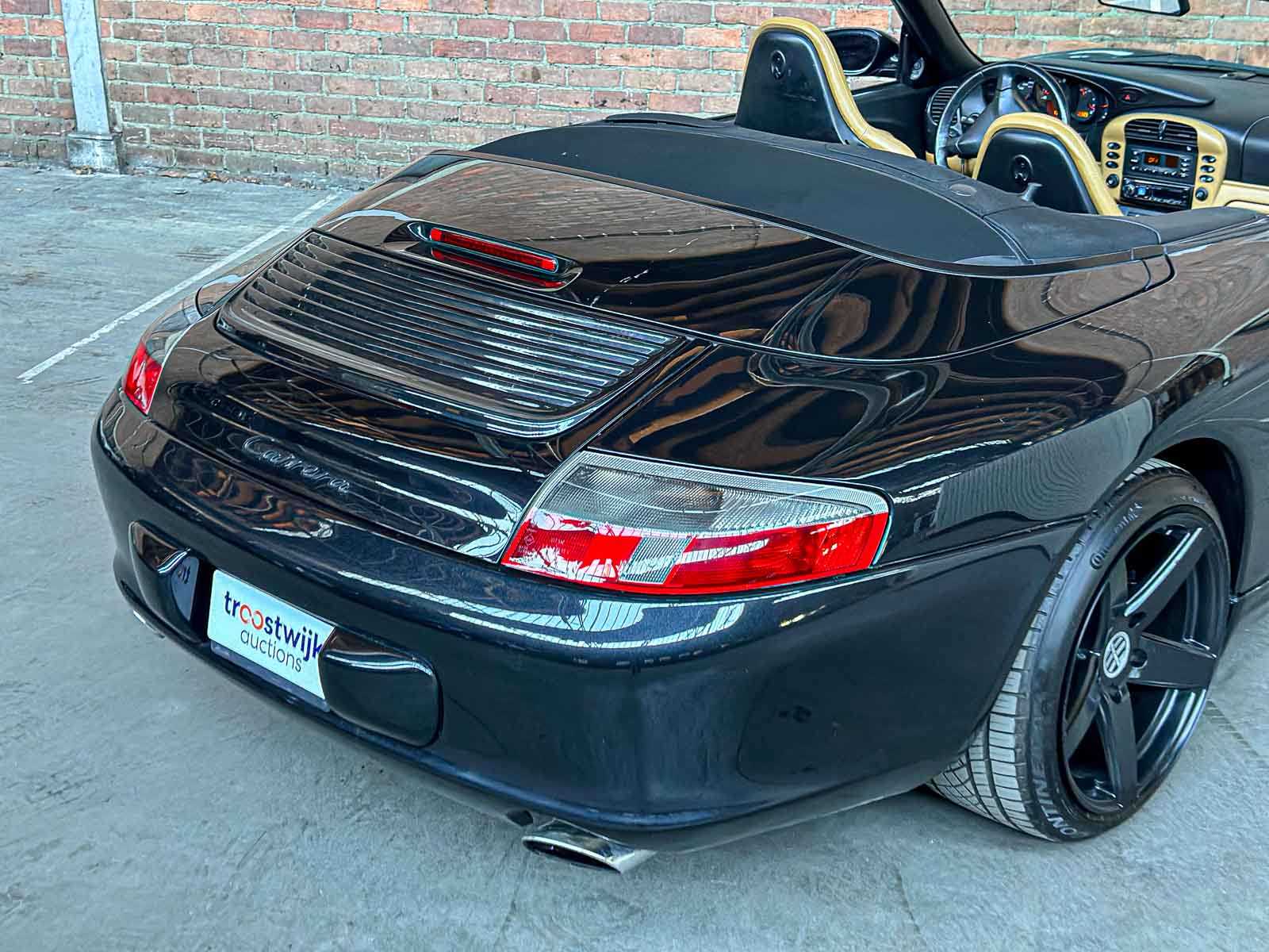 Porsche 911 Carrera Cabriolet 3.6 996 320pk 2004 HANDGESCHAKELD -Youngtimer-