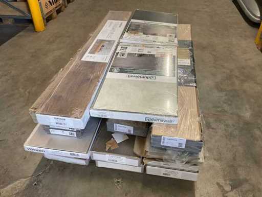 Un set de scânduri de podea