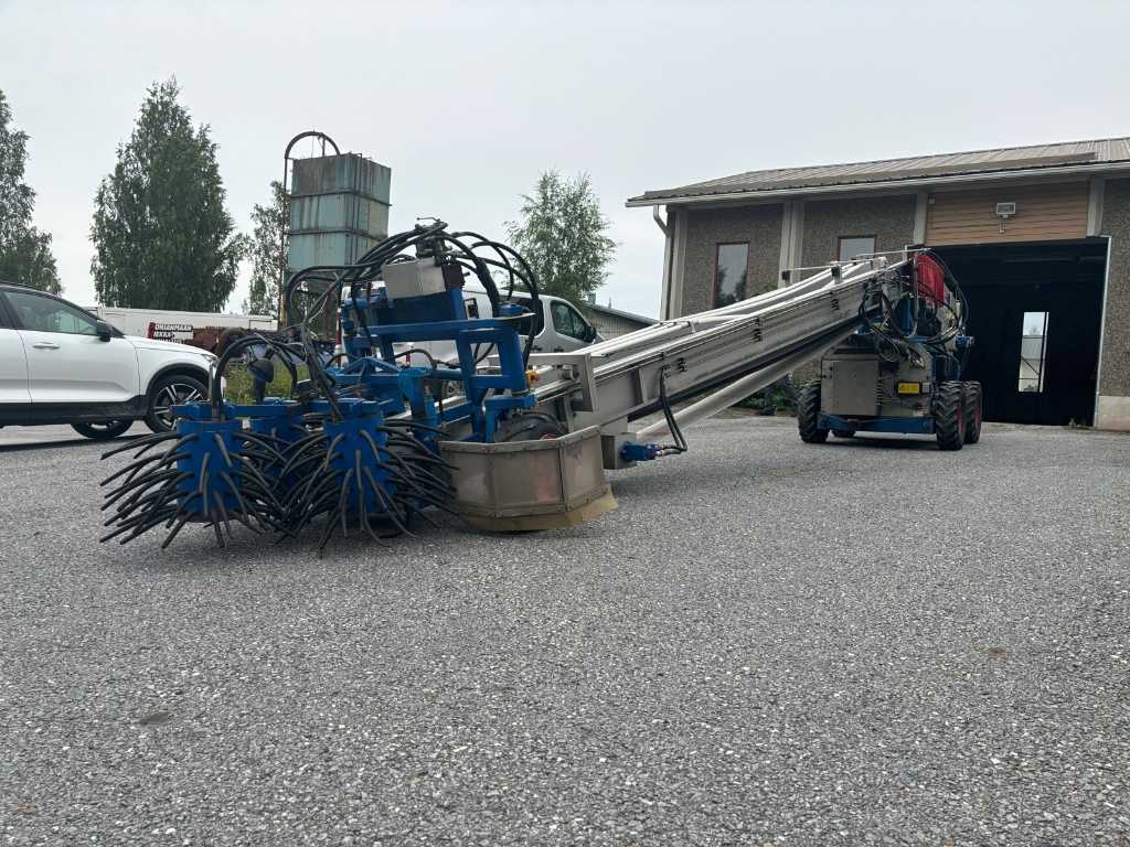 Loading machine for chickens Chicken Cat