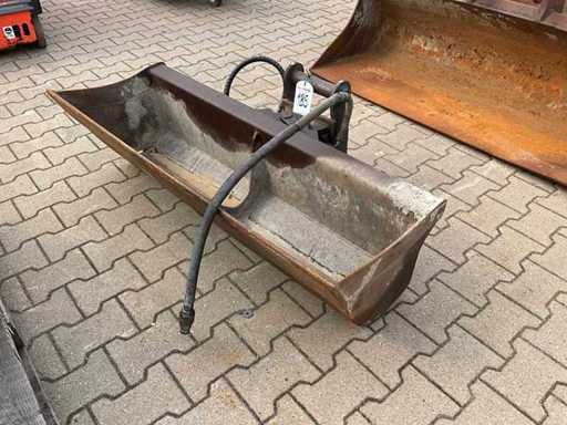Tilting bucket