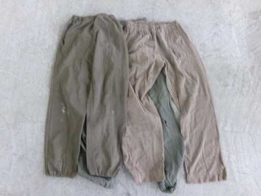 Austriac?. Pantaloni de antrenament, m?slinii, par?ial defect (MR) (86x)