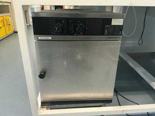 Cuptor Memmert BM400