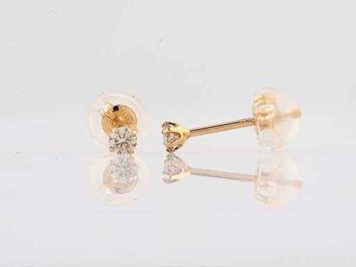 18 KT Yellow gold Earring With Natural Diamond