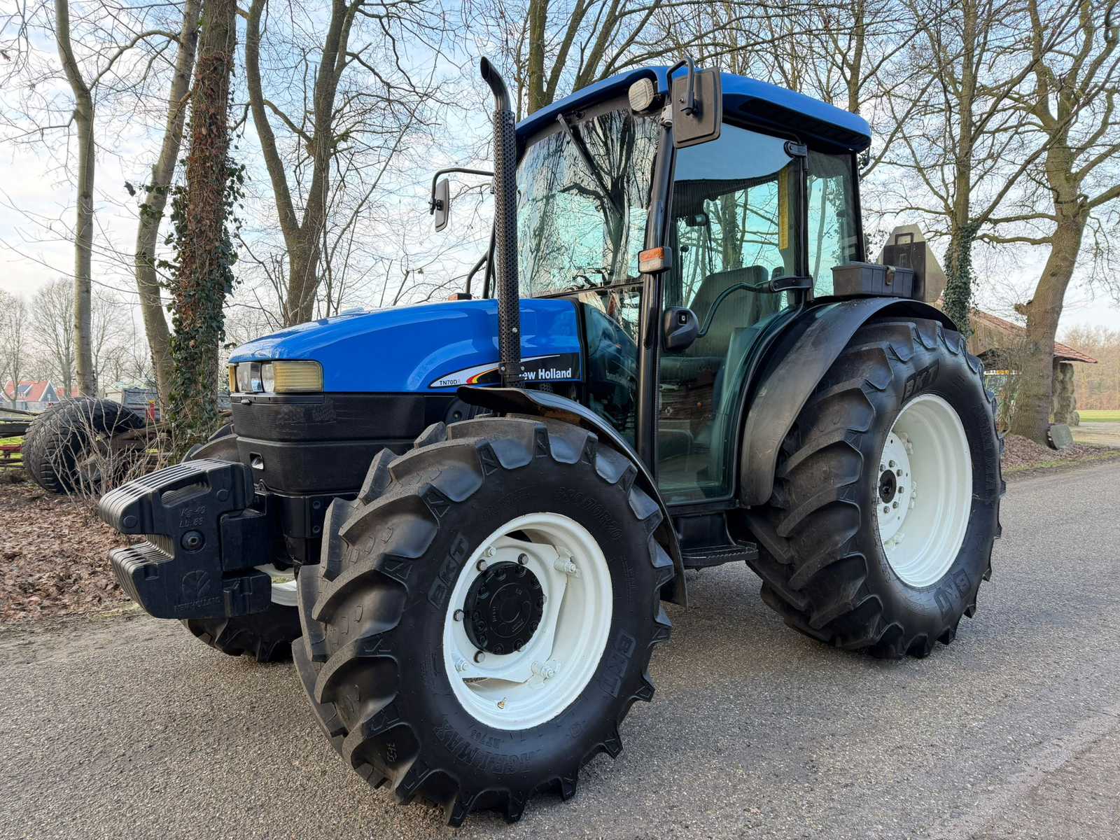 2002 New holland TN70DA All-wheel drive farm tractor