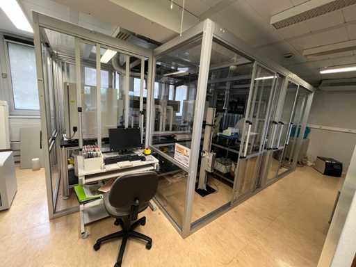 Automated pipetting robot