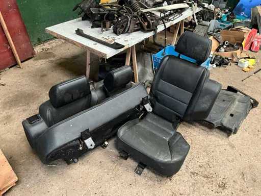 Land Rover Discovery auf dem Rücksitz