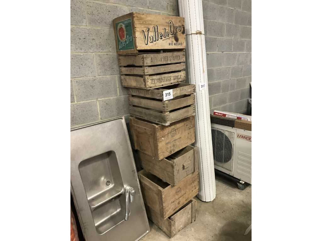 7 assorted wooden crates