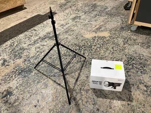 Amaran 100d Spotlight con treppiede Manfrotto 052BAC