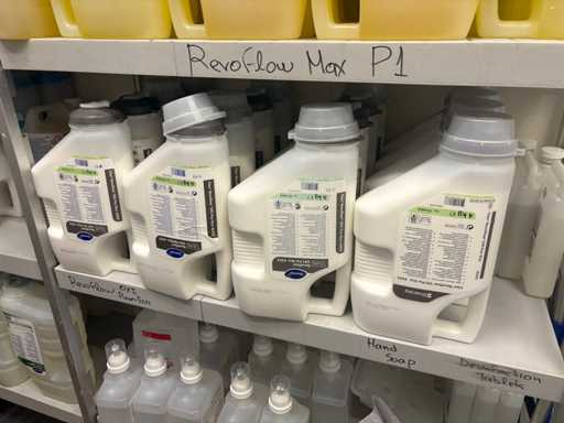 Diversey - Clax Revoflow OXI Pur-Eco - Bouteille d’eau de Javel pour textiles colorés (8x)