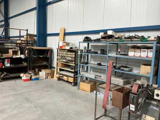 Lagerregal mit Inhalten (4x)