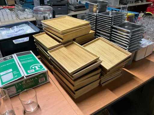 Plateaux de service en bois (110x)