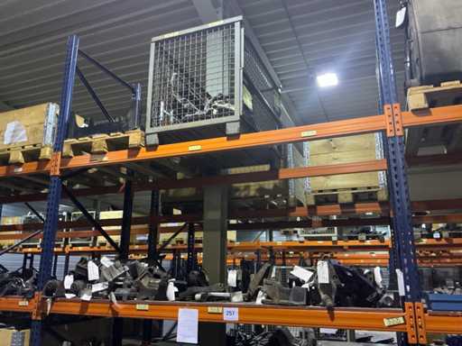 Man Partij chassisonderdelen en motorsteunen