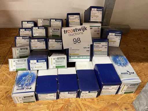 Kisten mit Holzschrauben