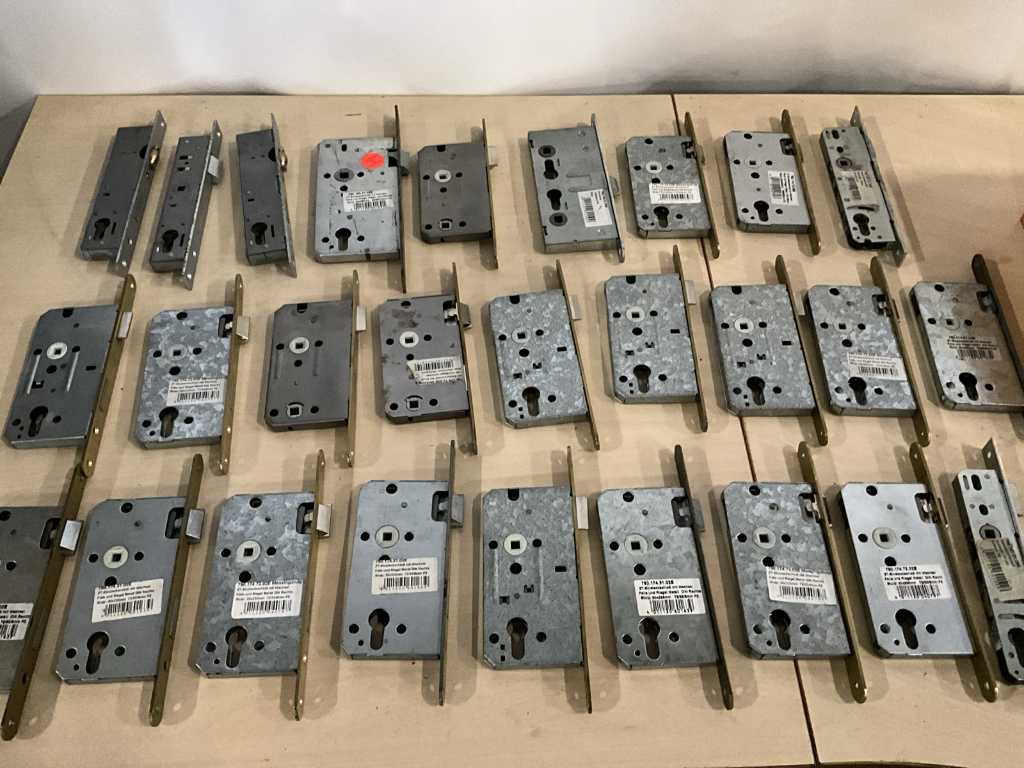 Various built-in locks (27x)