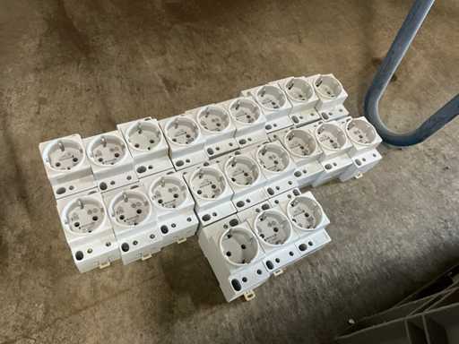 Merlin Gerin Wall Socket for dinrail (21x)