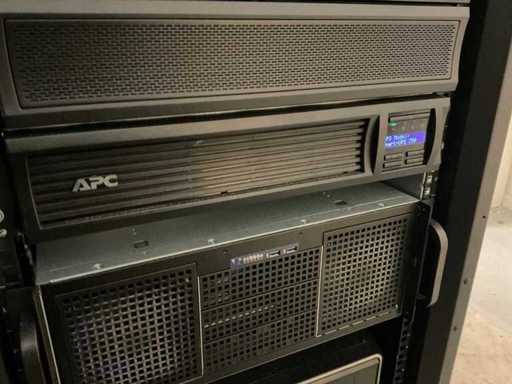 APC Smart-UPS 750 UPS