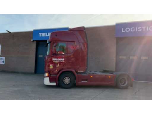 cf3c7d77-2f3c-469d-a51e-62c35e2609d0.mp4