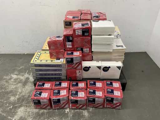 Batch of placemats & napkins