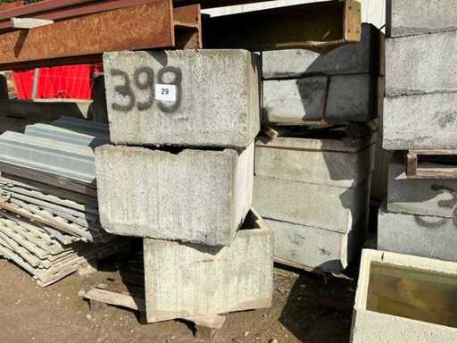 Vari blocchi di cemento cavi (13x)