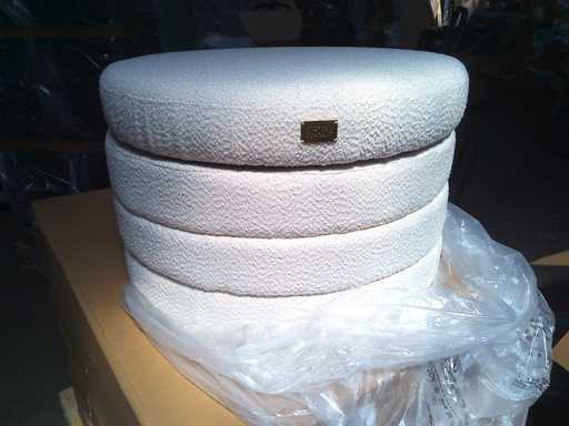 Pouf - borst - crèmekleurige stof