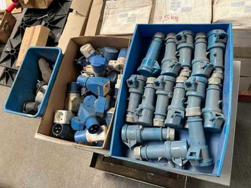 Mennekes / Legrand Batch blue 230 V Plugs
