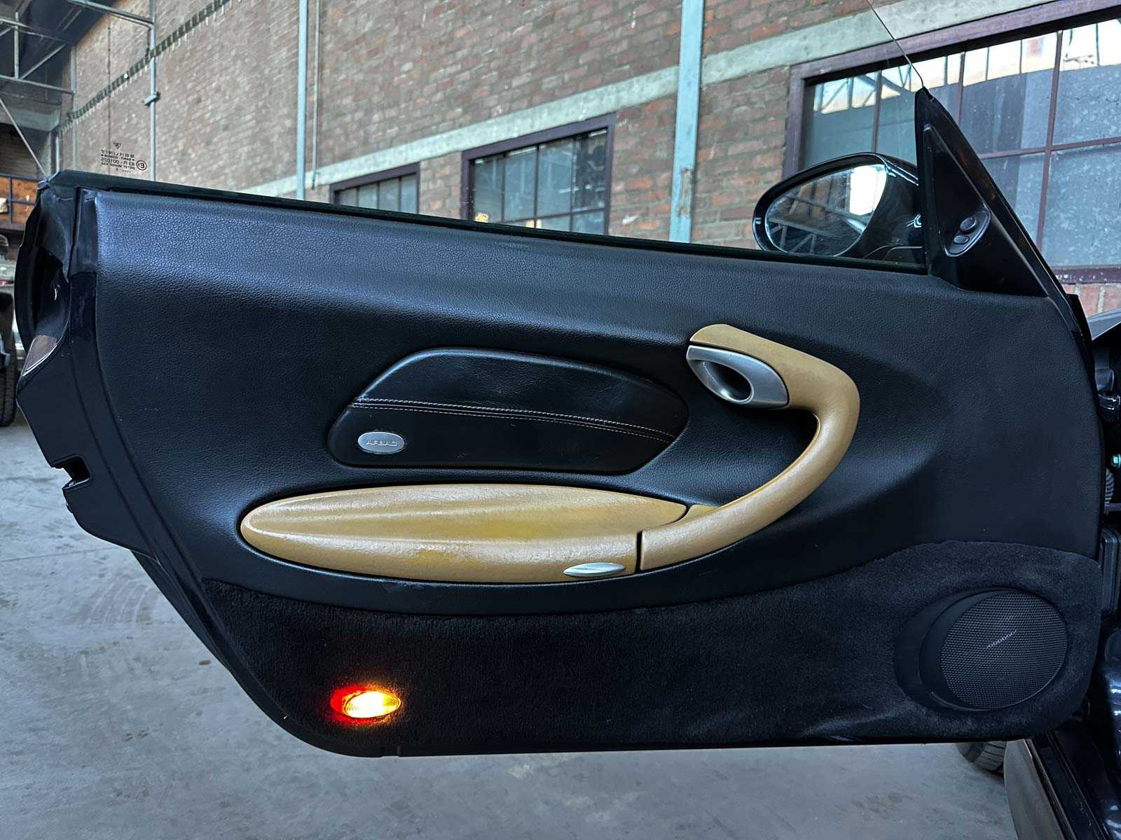 Porsche 911 Carrera Cabriolet 3.6 996 320pk 2004 HANDGESCHAKELD -Youngtimer-