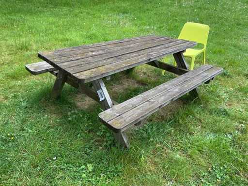 Table de jardin en bois