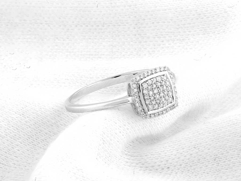 14 KT White gold Ring With natural Diamond