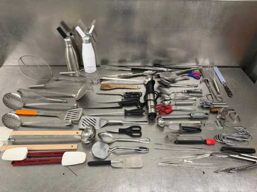 Fournée de fournitures de cuisine
